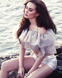 Evelyn Sharma